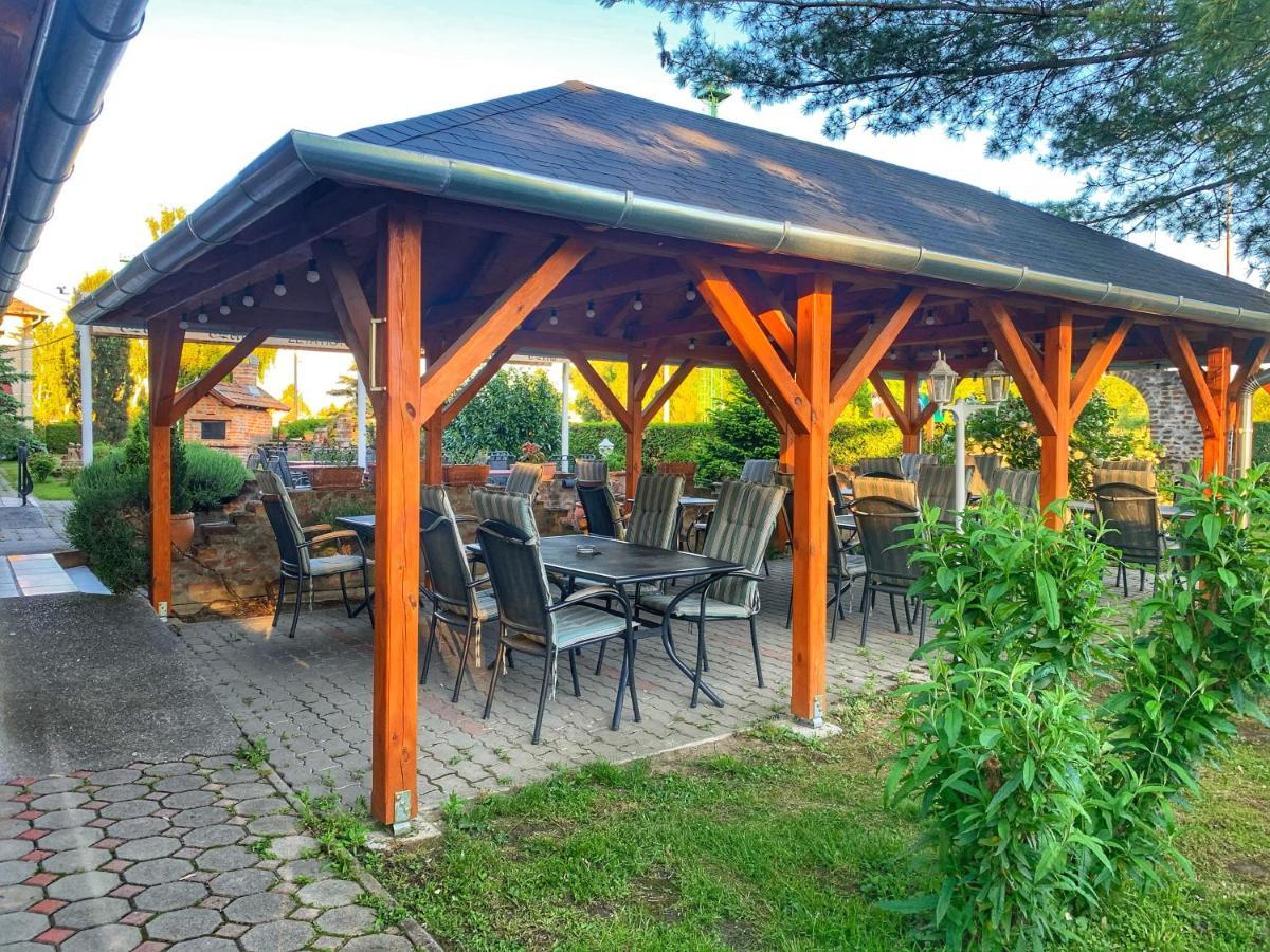 Hotel Zeta Ленті Екстер'єр фото