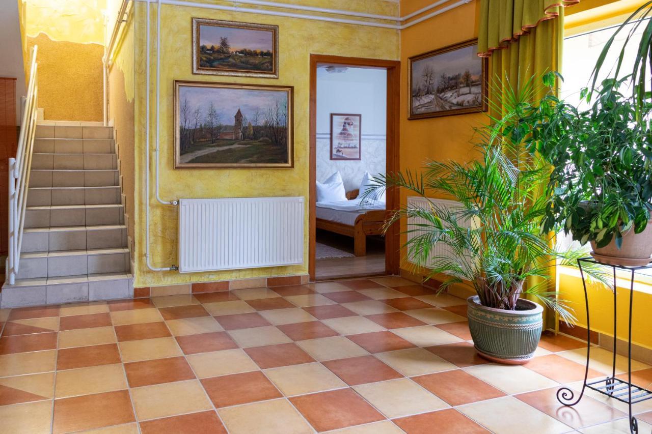 Hotel Zeta Ленті Екстер'єр фото