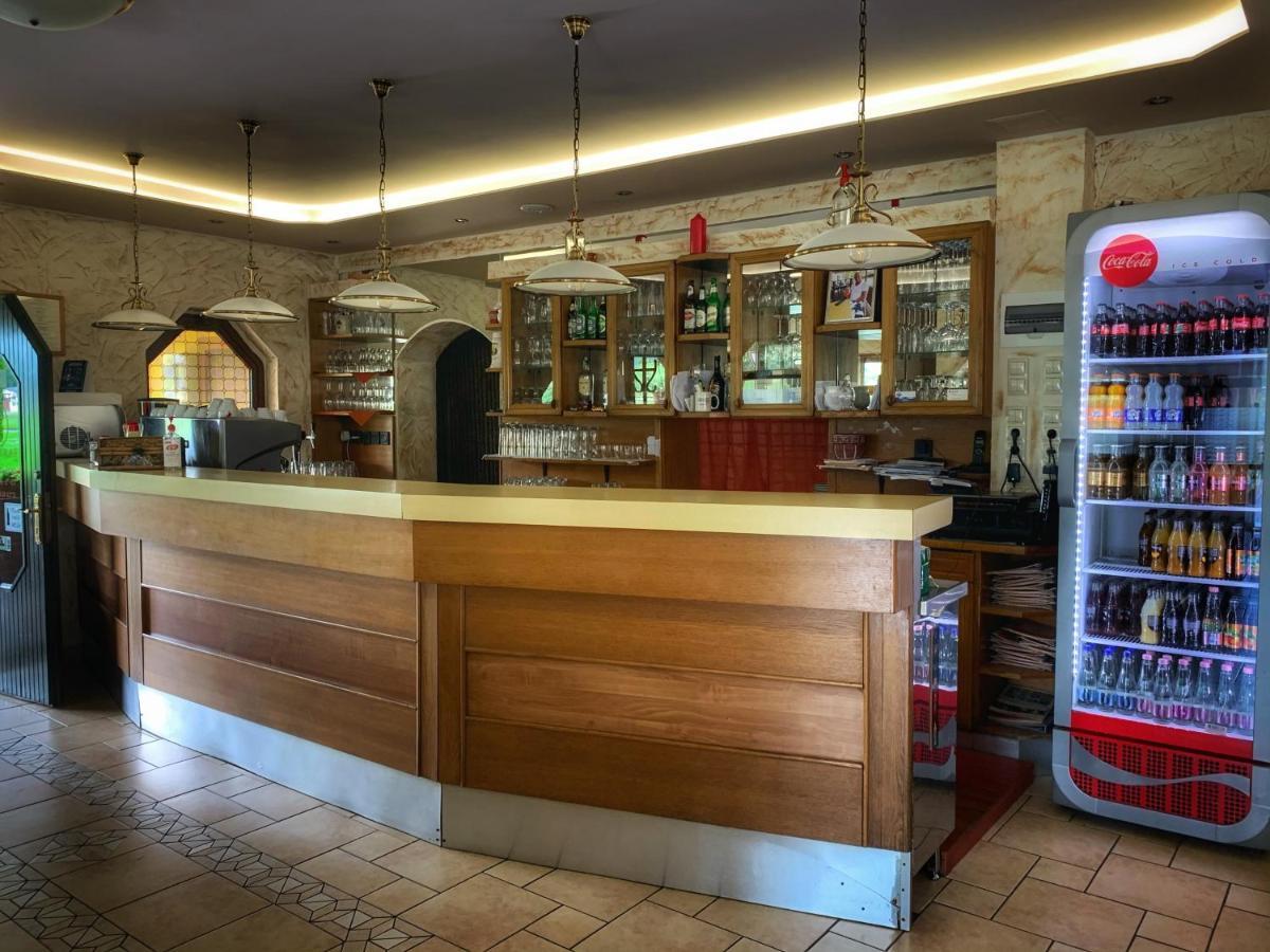 Hotel Zeta Ленті Екстер'єр фото