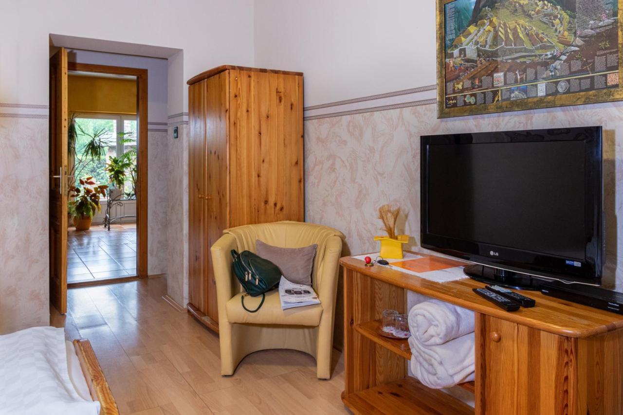 Hotel Zeta Ленті Екстер'єр фото