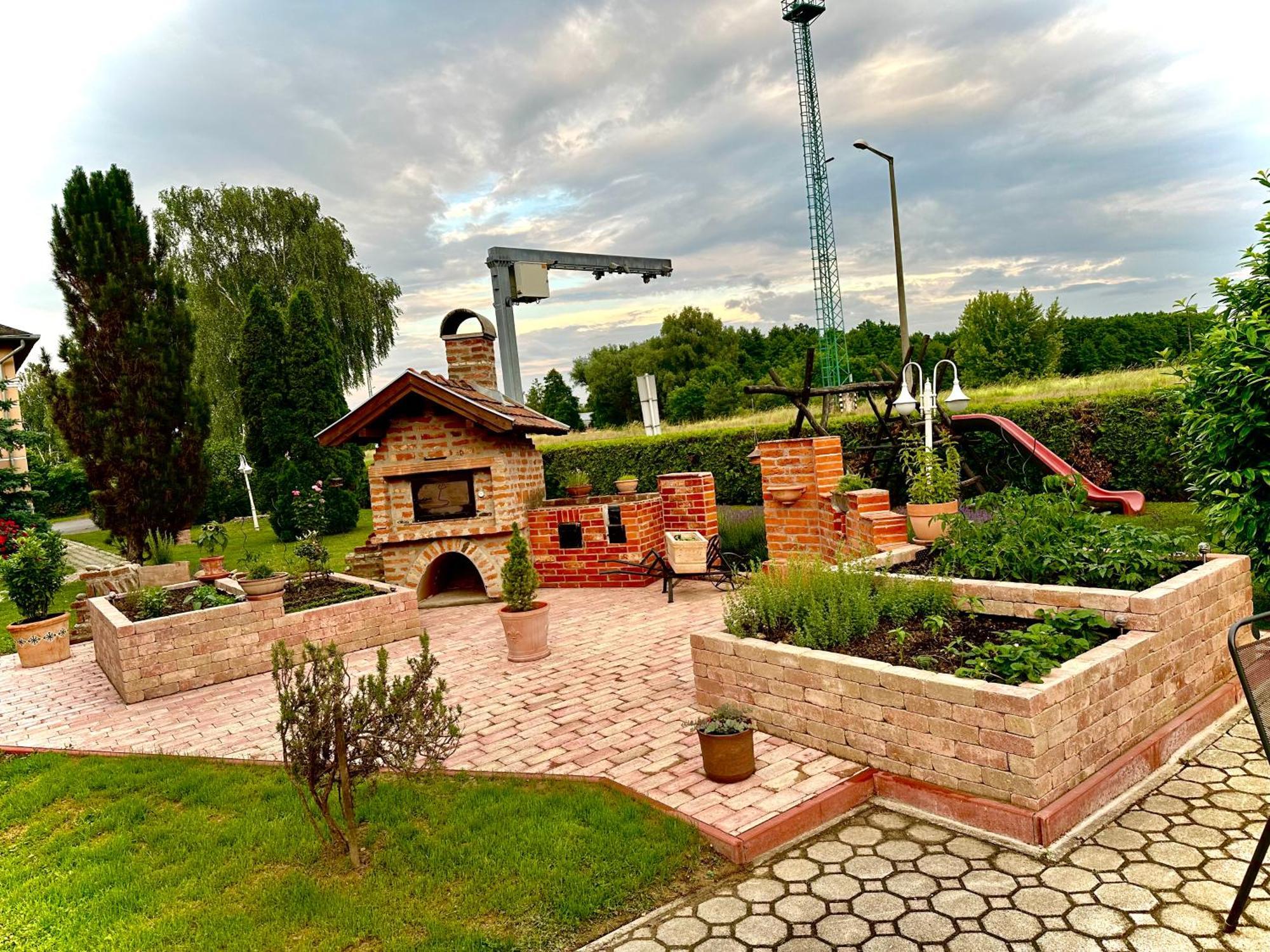 Hotel Zeta Ленті Екстер'єр фото
