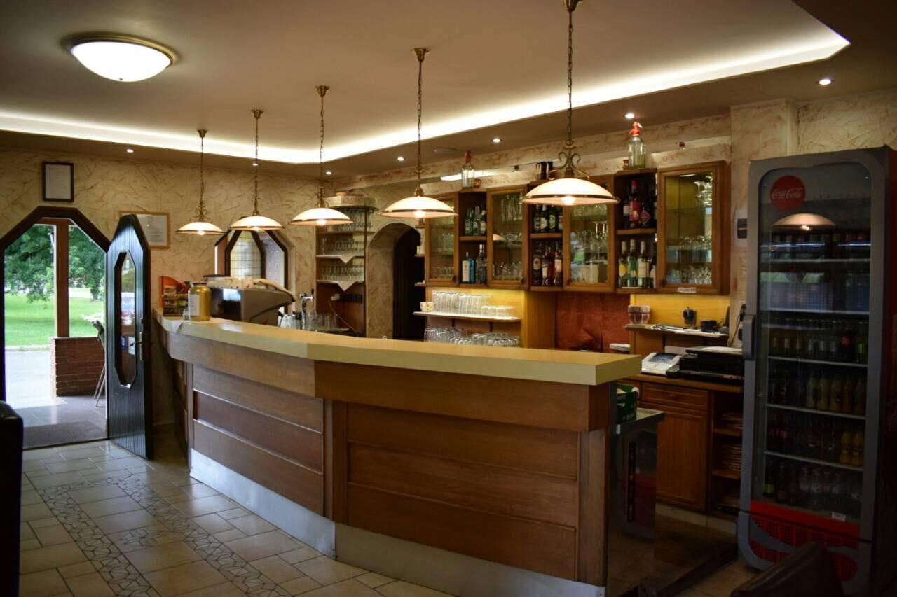 Hotel Zeta Ленті Екстер'єр фото